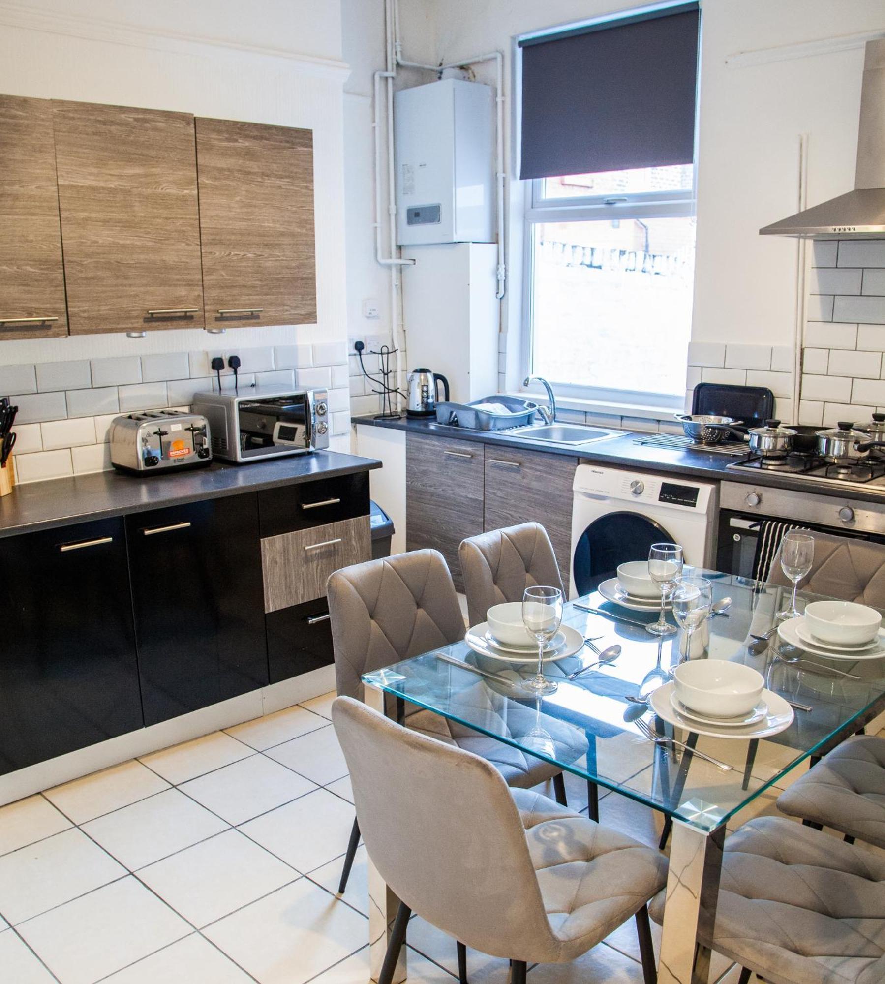 69 Needham Road Villa Ливърпул Екстериор снимка
